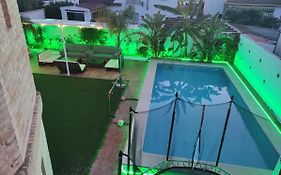 Apartamento Privado Con Piscina Y Jardin Compartidos.